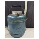 Bkue insulated water jug