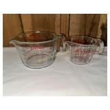 2 pyrex measuring cups