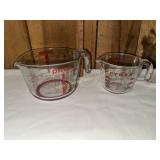 2 pyrex measuring cups