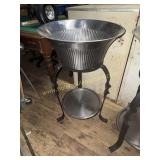 Planter stand