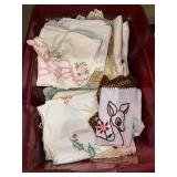 Tote of linens