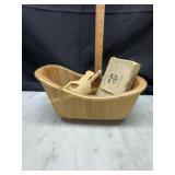 Wooden bathtub soap dish, miniature scoops and