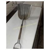 Aluminum scoop True Temper Aluminum handle