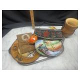 Group of vintage souvenir items