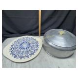 Vintage Grï¿½nstadt ceramics blue and white cake