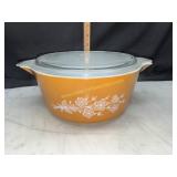 Pyrex butterfly gold round casserole with lid