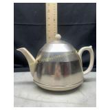Vintage Sadler art deco teapot with beehive