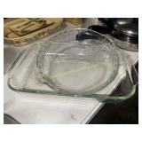 Pyrex banking dish and pie pan