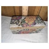 Vintage Chinese Macau ceramic box with lid