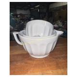 Set of nesting batter bowls