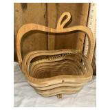 Foldable apple shaped fruit bowl