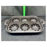 Cast iron Turks head gem pan