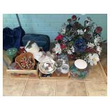 Group of decor and misc