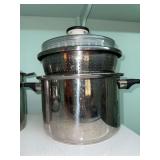 Stainless stockpot and colander