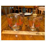 2 anchor hocking measuring cups