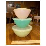 Vintage Tupperware pastel wonderlier bowls set of 3