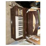 Magnus Brown Electric Chord Organ