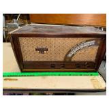 1940s Westinghouse model H-161 table top am/fm tube radio