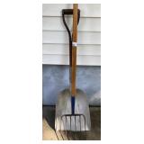 Scoop Shovel and Manure Fork