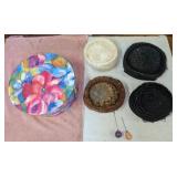 4 Vintage Ladies Hats and box, 2 pins