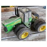 ERTL 1/16 John Deere 9620 4WD with Duals
