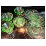 7pc Uranium Glas / Green Depression Dishes, Glow