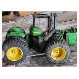 ERTL 1/16 John Deere 4WD Tractor Split Duals