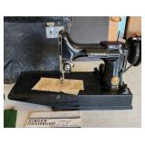 Singer Featherweight 221 Sewing Machine