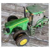 ERTL 1/16 John Deere 8520 FWA Cab Tractor