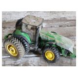 ERTL 1/16 John Deere FWA Cab Tractor w/Duals