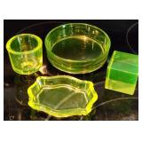 4pcs Vaseline Glass incl. Cube, Small Tray, Peg