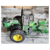 ERTL 1/16 John Deere 4WD Tractor Body, Duals