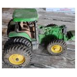 ERTL 1/16 John Deere FWA Cab Tractor w/Duals