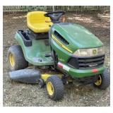 John Deere LA115 Hydrastat Lawn Tractor John Deere LA115 Hydrastat Lawn Tractor