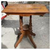 Spoon Carved Parlor Lamp Table Spoon Carved Parlor Lamp Table