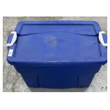 Rubbermaid 35 Gal Tote w/ Lid