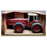 International 3588 2+2 Tractor