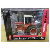 Ertl IH 1086 Wide Front w/ Cab