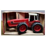 International 3588 2+2 Tractor