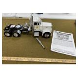 Revelle W900 Kenworth Day Cab