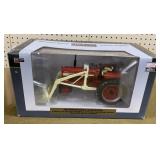 International 544 Loader Tractor