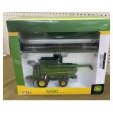 John Deere S690 Combine