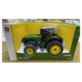 Ertl John Deere 8R 370 MFWD Tractor