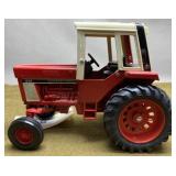 International 1586 Tractor