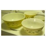 4 pc Pyrex Mixing Bowl Set