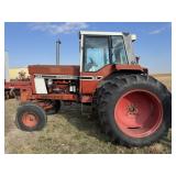 IH 1086 Tractor