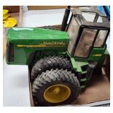 ERTL 1/16 John Deere 4WD 9320 Tractor Front End