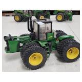 ERTL 1/16 John Deere 4WD Tractor w/ Split Duals