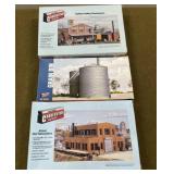 3 HO Scale Model Kits