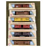 6 HO Scale Train Cars